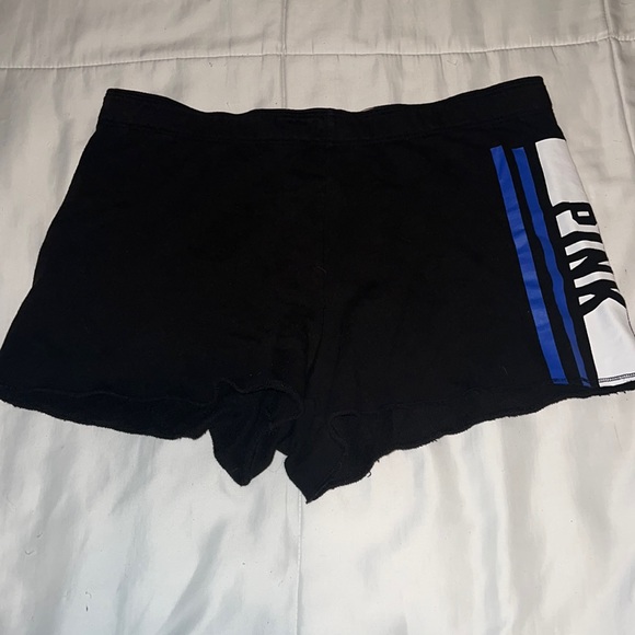 PINK Victoria's Secret Pants - 🖤 Victoria’s Secret PINK shorts, size L.🖤
